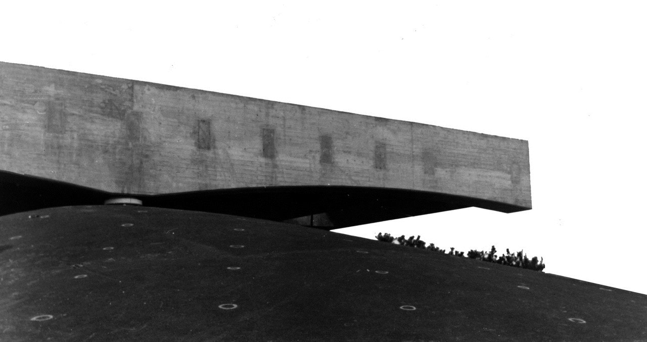 Paulo Mendes da Rocha — concrete cantilever